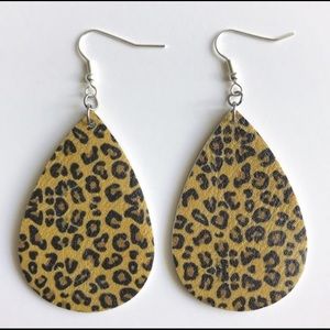☀️ Leopard print teardrop earrings, New!